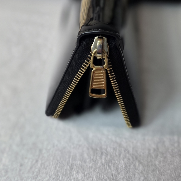 Yves Saint Laurent Patent Leather Wallet with COA - Picture 9 of 15